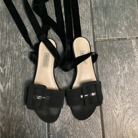 💥PRICE DROP💥 Jole Buckle Strap Velvet-Tie Flat Sandal - Picture 2 of 8